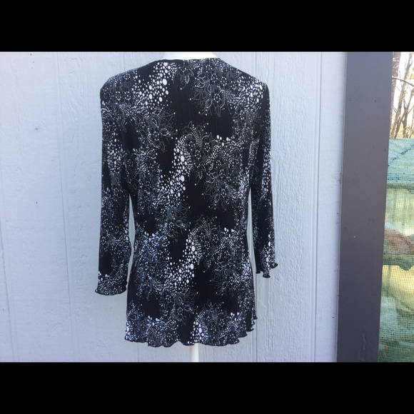 New black and white blouse - Picture 5 of 7